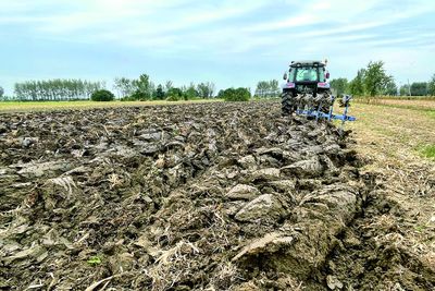 翻耕土地備秋種 科學整理土地的關鍵步驟